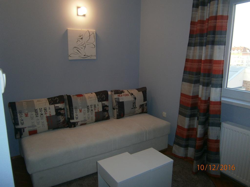 Apartment Azzuro Novi Sad Esterno foto