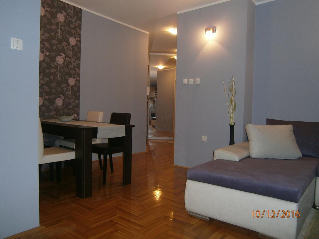 Apartment Azzuro Novi Sad Esterno foto