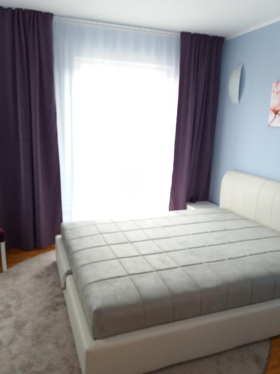 Apartment Azzuro Novi Sad Esterno foto